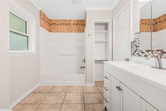 1607 S Lakeview Ave in Leesburg, FL - Building Photo - Building Photo