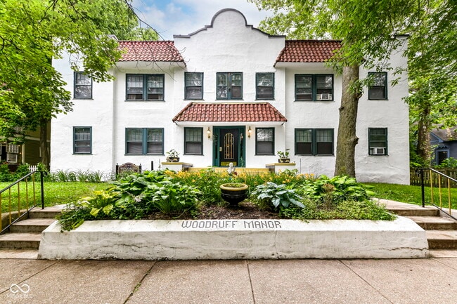 property at 590 Woodruff Pl W Dr