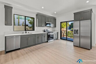 2821-2822 Avenel St in Los Angeles, CA - Building Photo - Building Photo