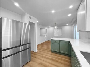 1335 139th St, Unit 101 in Gardena, CA - Foto de edificio - Building Photo