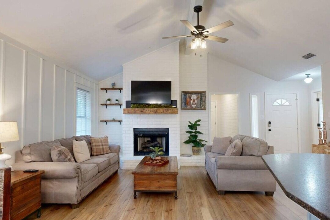 1815 Gettysburg Ln in Bryan, TX - Building Photo