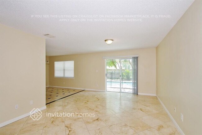 9 N Aurora Dr in Apopka, FL - Foto de edificio - Building Photo