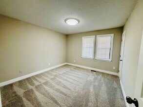 8112 Farmlea Cir in Raleigh, NC - Building Photo - Building Photo