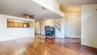 724 W Jasmine Cir in Santa Rosa, CA - Building Photo