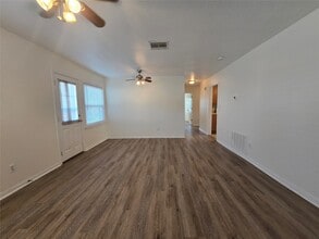 107 Tarpon Ave in Galveston, TX - Building Photo - Building Photo