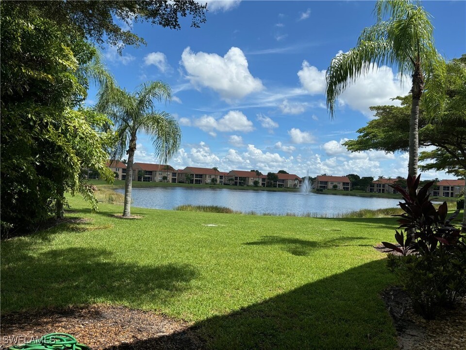 2421 Millcreek Ln in Naples, FL - Building Photo