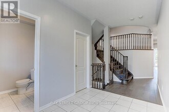 2433 Equestrian Cres in Oshawa, ON - Building Photo - Building Photo