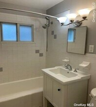 22 Deepdale Dr in Huntington Station, NY - Building Photo - Building Photo