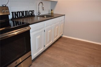 27 Bostwick Arms in New Milford, CT - Building Photo - Building Photo