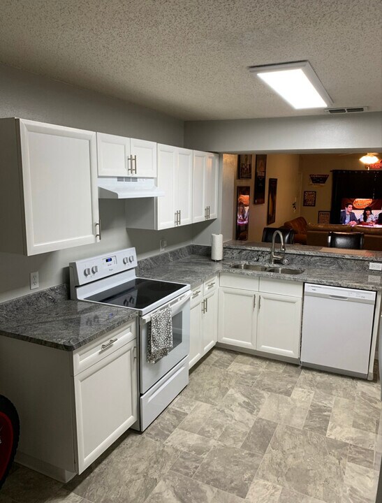 7802 Hardwick Dr in New Port Richey, FL - Building Photo