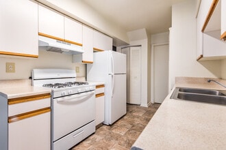 Townhouses of White Oak in Richmond, VA - Building Photo - Building Photo