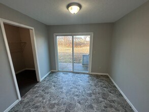 1572 Elizabeth St, Unit C in Belpre, OH - Foto de edificio - Building Photo