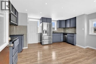 8031 Riverside Dr E in Windsor, ON - Building Photo - Building Photo
