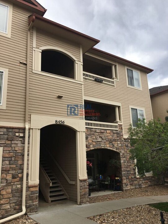 8456 S Hoyt Way in Littleton, CO - Building Photo