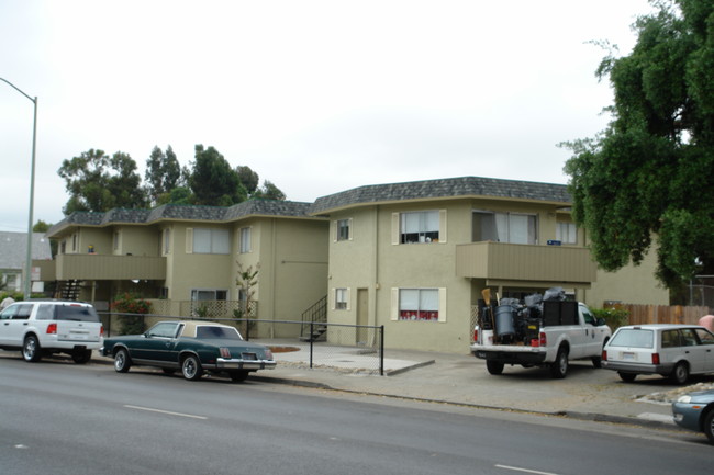 5125 Martin Luther King Jr Way in Emeryville, CA - Foto de edificio - Building Photo