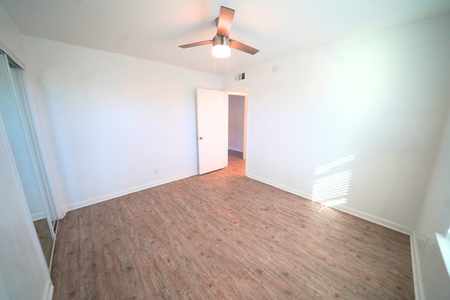 5221 Bonita Ave, Unit 111 in Dallas, TX - Foto de edificio - Building Photo