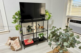 126 Mendoza Ave in Coral Gables, FL - Building Photo - Building Photo