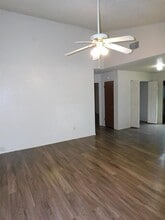 7800 Brodie Ln in Austin, TX - Building Photo - Building Photo