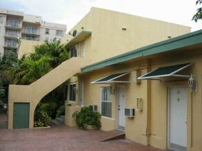 6825 Abbott Ave in Miami Beach, FL - Building Photo - Building Photo