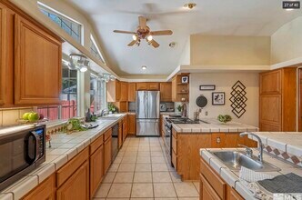 225 Hunter Lake Dr in Reno, NV - Building Photo - Building Photo