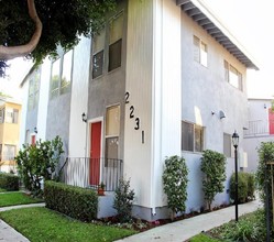 2231 Virginia Ave in Santa Monica, CA - Building Photo - Building Photo