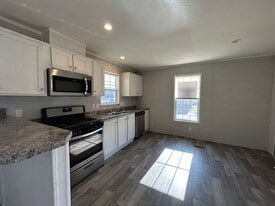 39500 Warren Rd in Canton Township, MI - Building Photo