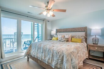 201 Carolina Beach Ave S in Carolina Beach, NC - Foto de edificio - Building Photo