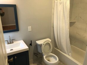 4320 Spruce St, Unit 1 in Philadelphia, PA - Building Photo - Building Photo