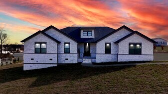 46 Caden Ln in London, KY - Building Photo