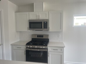3645 Meadow Hill Rd in Tallahassee, FL - Foto de edificio - Building Photo