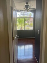 1524 Stonefield St in Las Vegas, NV - Foto de edificio - Building Photo