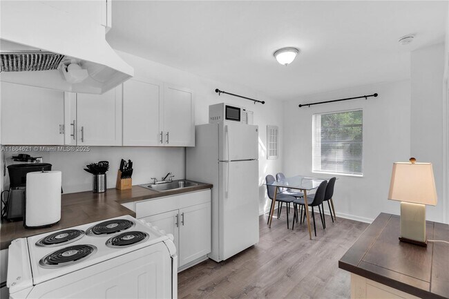 925 SW 15th Ave in Miami, FL - Building Photo - Building Photo