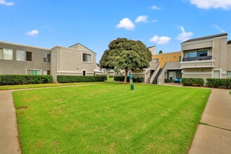 Villa Siena in Costa Mesa, CA - Building Photo - Building Photo