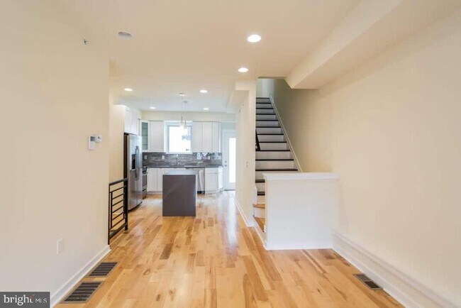 806 N Burns St in Philadelphia, PA - Building Photo - Building Photo