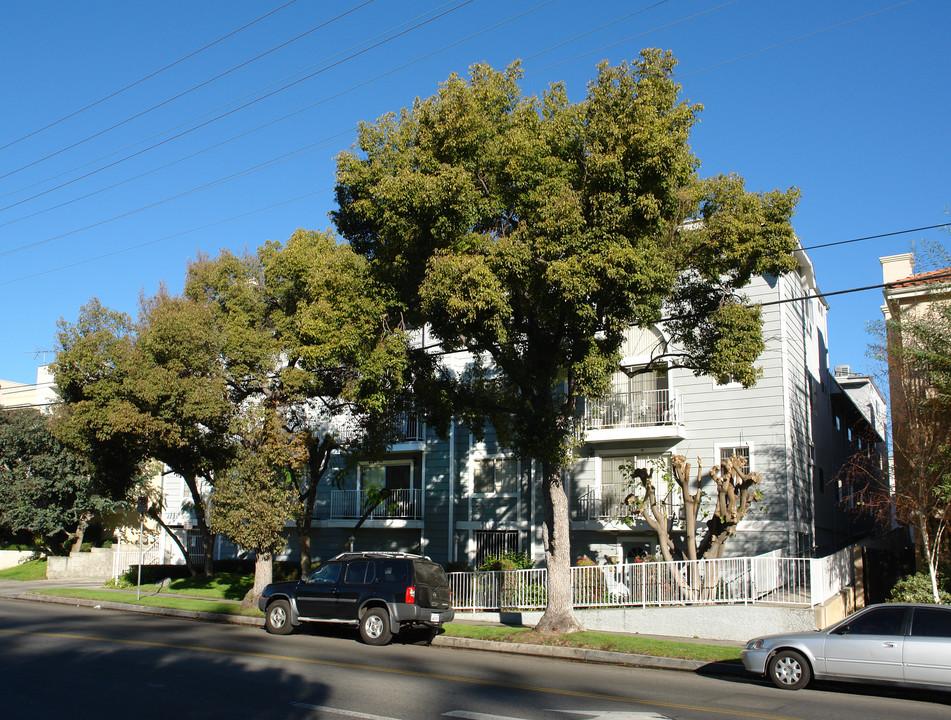 10845 Camarillo St in North Hollywood, CA - Foto de edificio