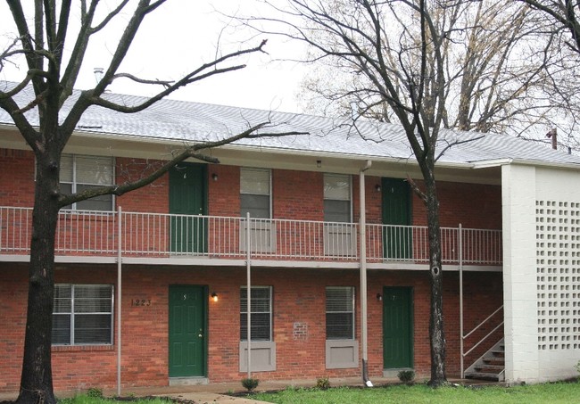 Oak Park Apartments in Memphis, TN - Foto de edificio - Building Photo