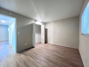 Raven at Monterey in St. Petersburg, FL - Foto de edificio - Building Photo