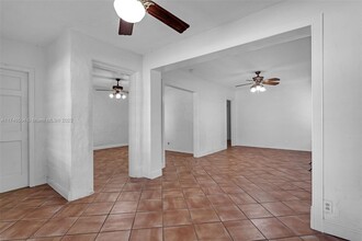 1024 Tyler St in Hollywood, FL - Foto de edificio - Building Photo