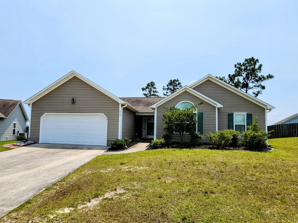 415 Tree Ct in Holly Ridge, NC - Building Photo