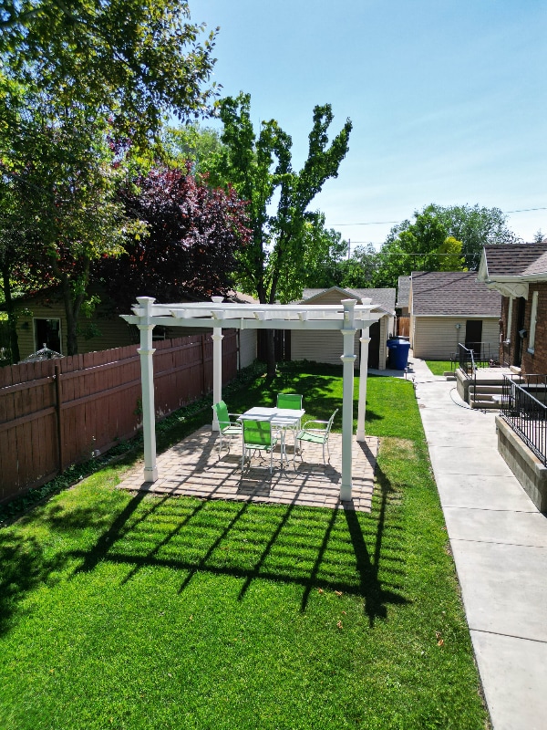 2550 Highland Dr in Salt Lake City, UT - Foto de edificio - Building Photo