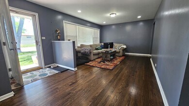 25 N Mount Prospect Rd in Des Plaines, IL - Building Photo - Building Photo