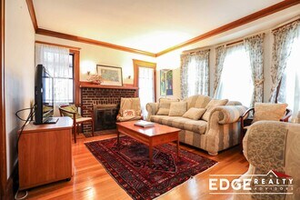 33 Benjamin Rd, Unit 2 in Belmont, MA - Foto de edificio - Building Photo