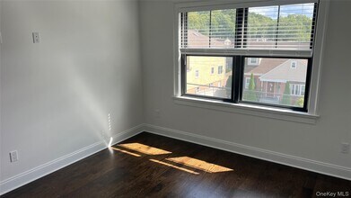 40 Elmwood Ave in Harrison, NY - Building Photo - Building Photo