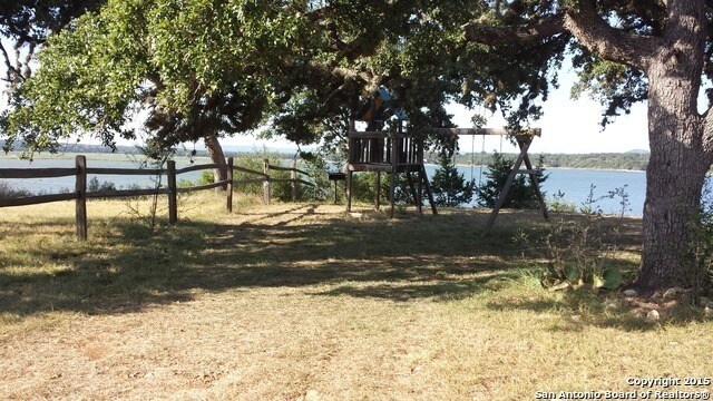 724 Private Rd 1512 in Bandera, TX - Building Photo - Building Photo