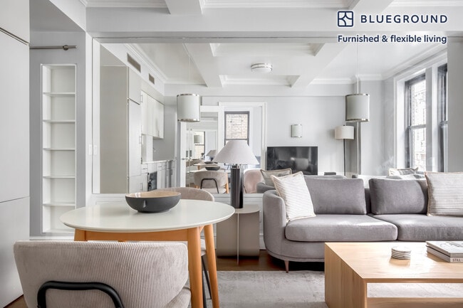 240 W 73rd St in New York, NY - Building Photo - Building Photo