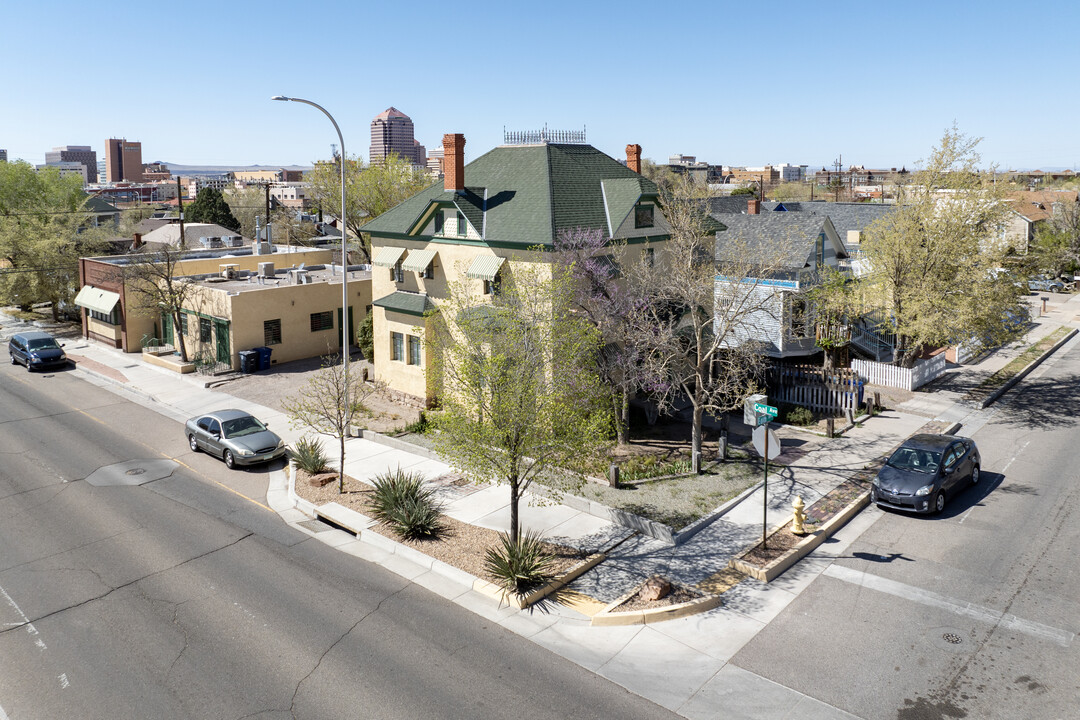 421 Edith Blvd SE in Albuquerque, NM - Foto de edificio