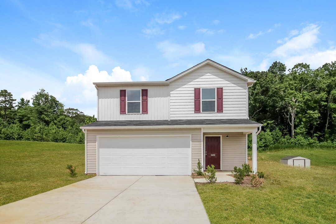 1600 Robins Nest Drive in Asheboro, NC - Building Photo