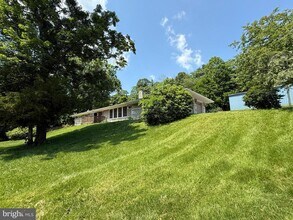 7697 Hedgesville Rd in Hedgesville, WV - Building Photo - Building Photo