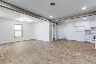 5241 E Berry St in Fort Worth, TX - Building Photo - Building Photo