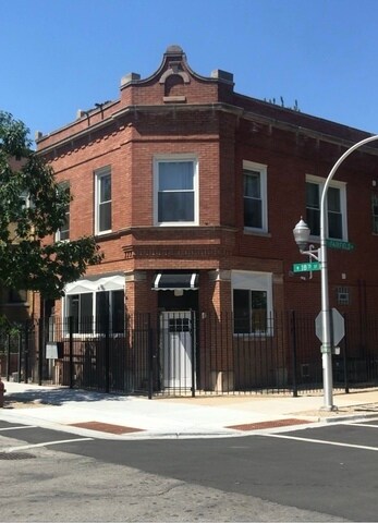 2734 W 18th St-Unit -2F in Chicago, IL - Building Photo